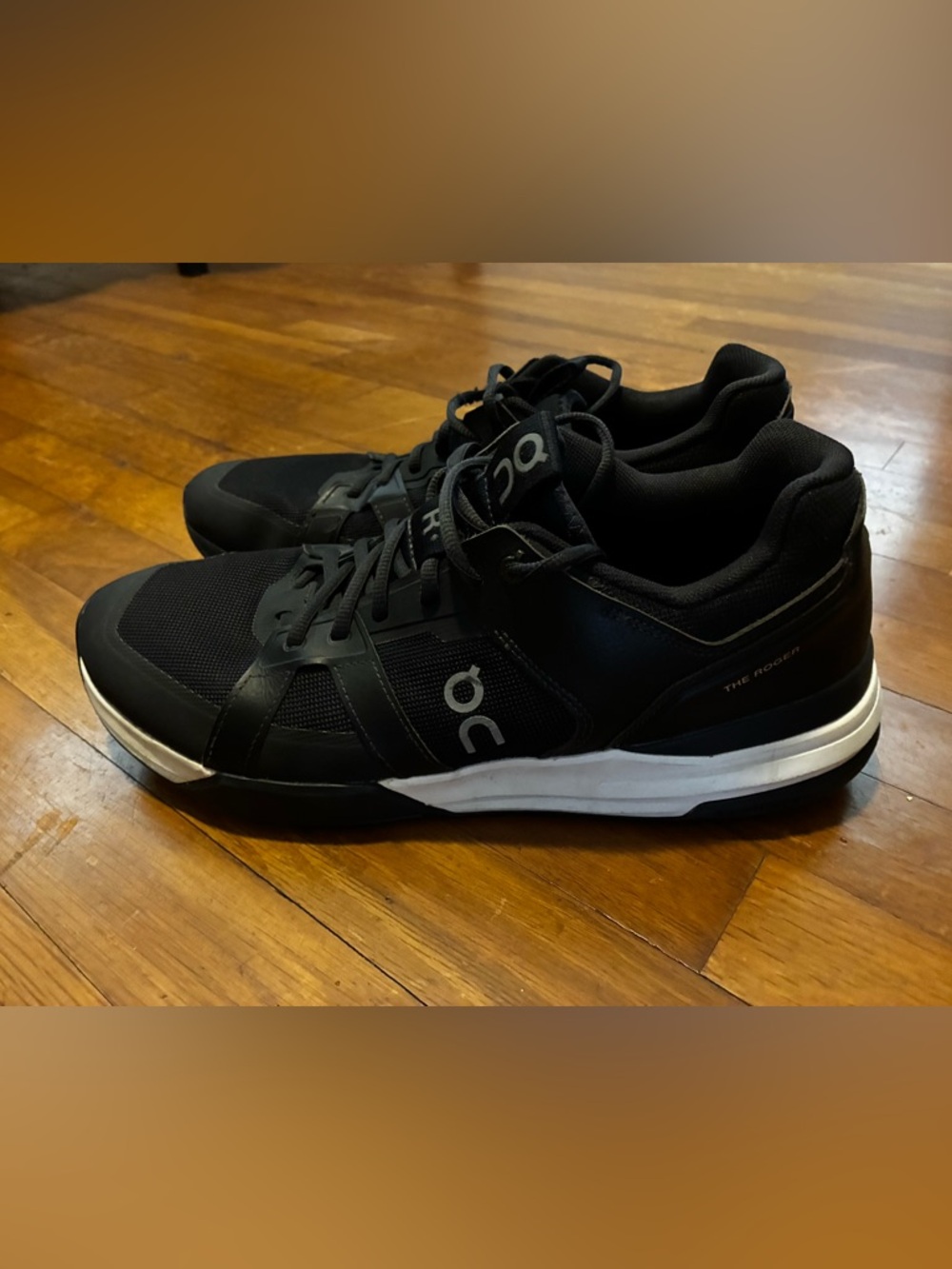 On Clouds Men's Black and White Roger Federer tennis shoes size 12 men’s